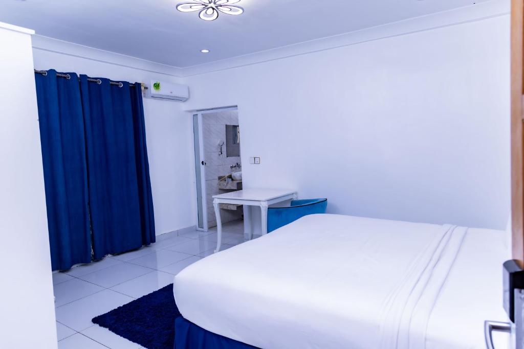 Postel nebo postele na pokoji v ubytování Pinorich Hotel