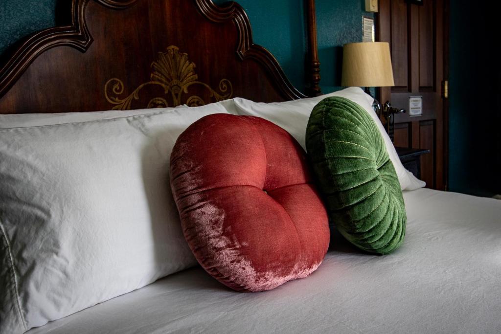 Postel nebo postele na pokoji v ubytování Historic Hotel Packwood