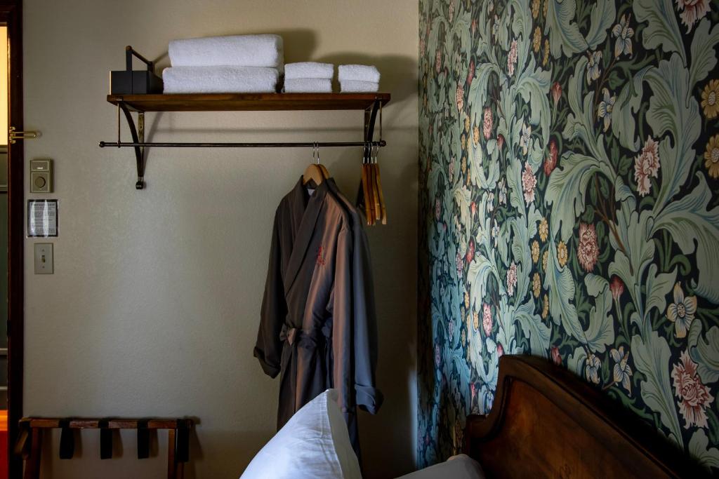 Postel nebo postele na pokoji v ubytování Historic Hotel Packwood