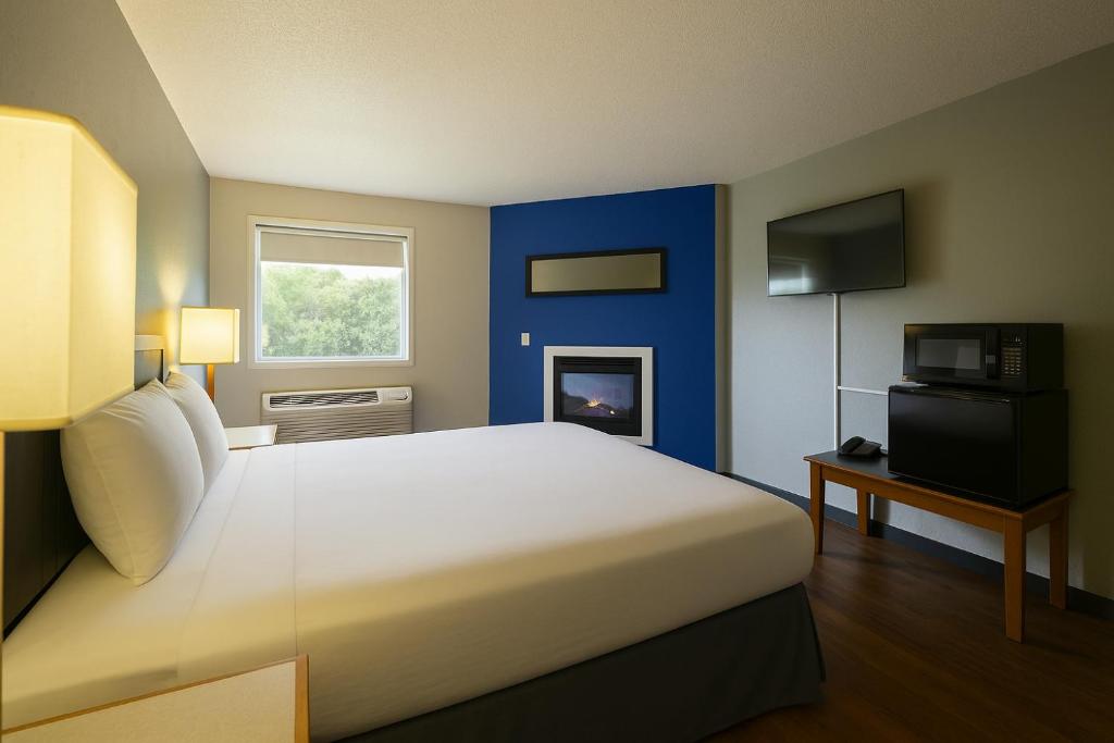 Sunnyside Inn and Suites - 