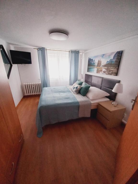 Posteľ alebo postele v izbe v ubytovaní Apartament 2 sypialnie z kuchnią - 200 metrów od morza