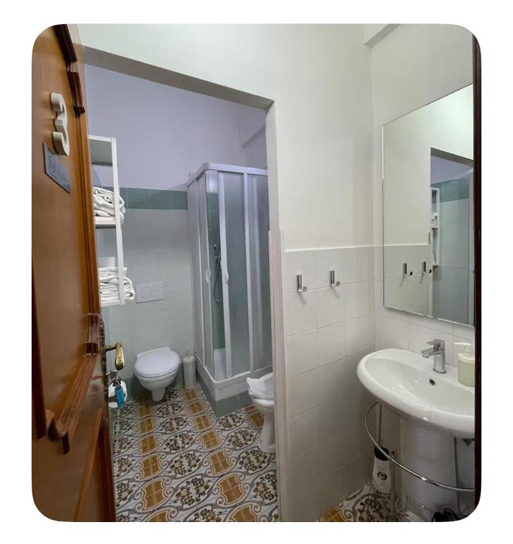 A bathroom at Il MOLO Camere per vacanze