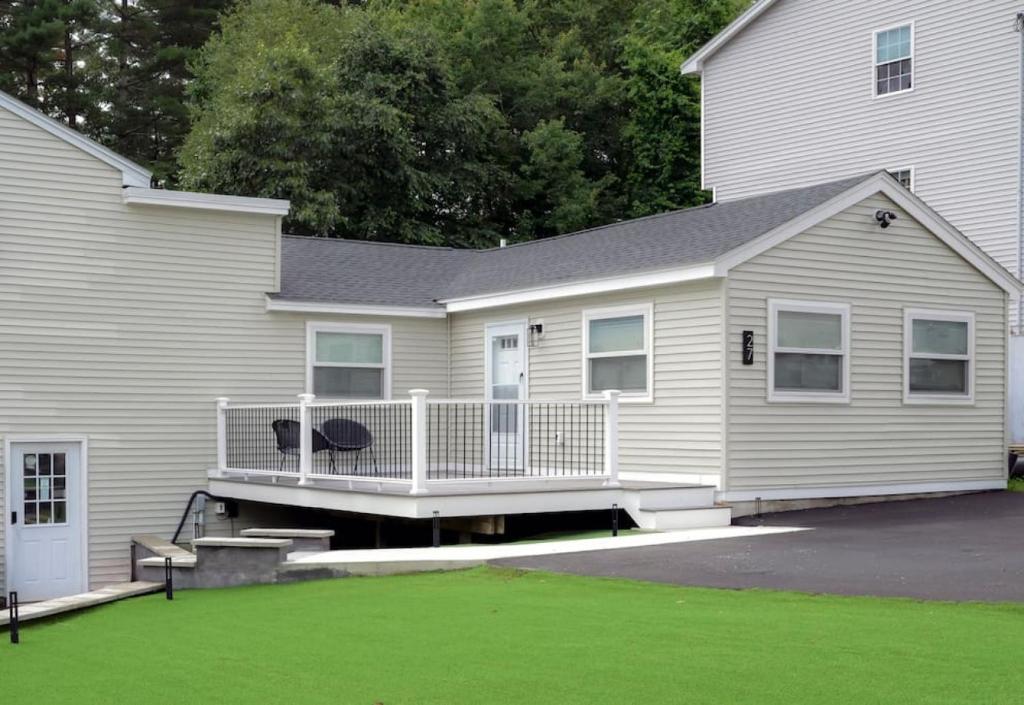 Gallery image of Lake Access 4 Bed 3 Bath HOT TUB in Billerica