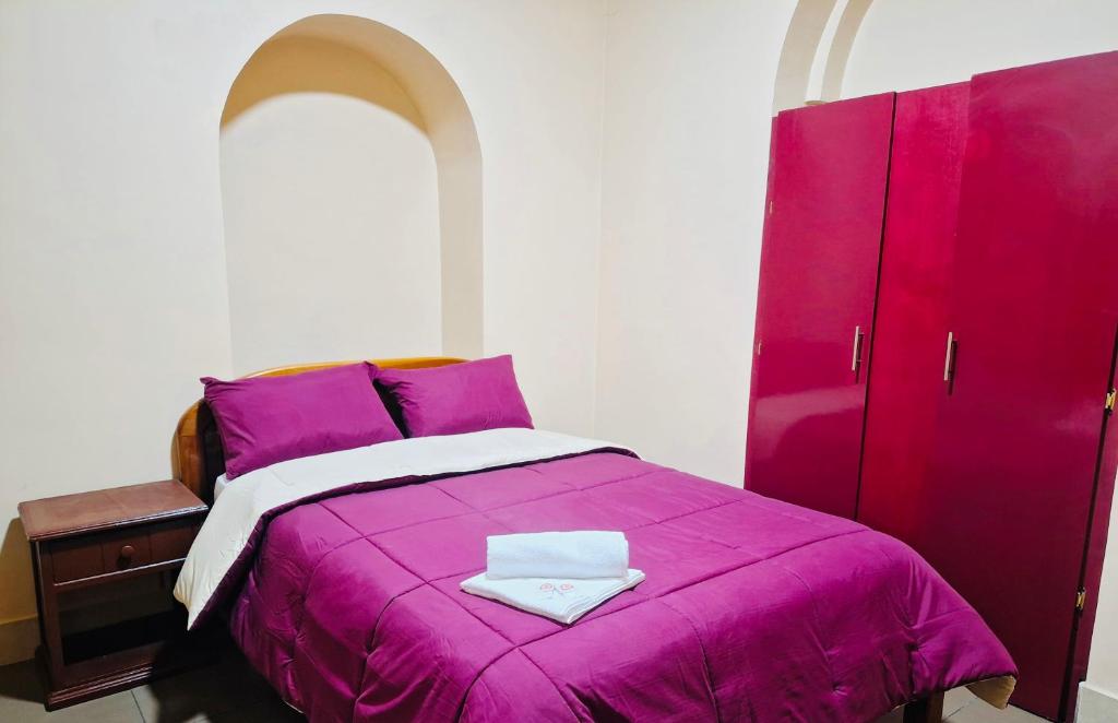 Postel nebo postele na pokoji v ubytování Travel Hotel Quito