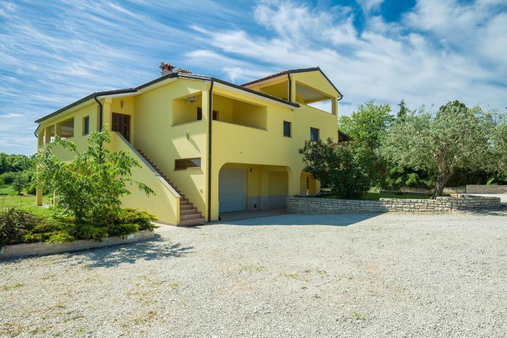 Apartments with parking space Rovinj - 24279