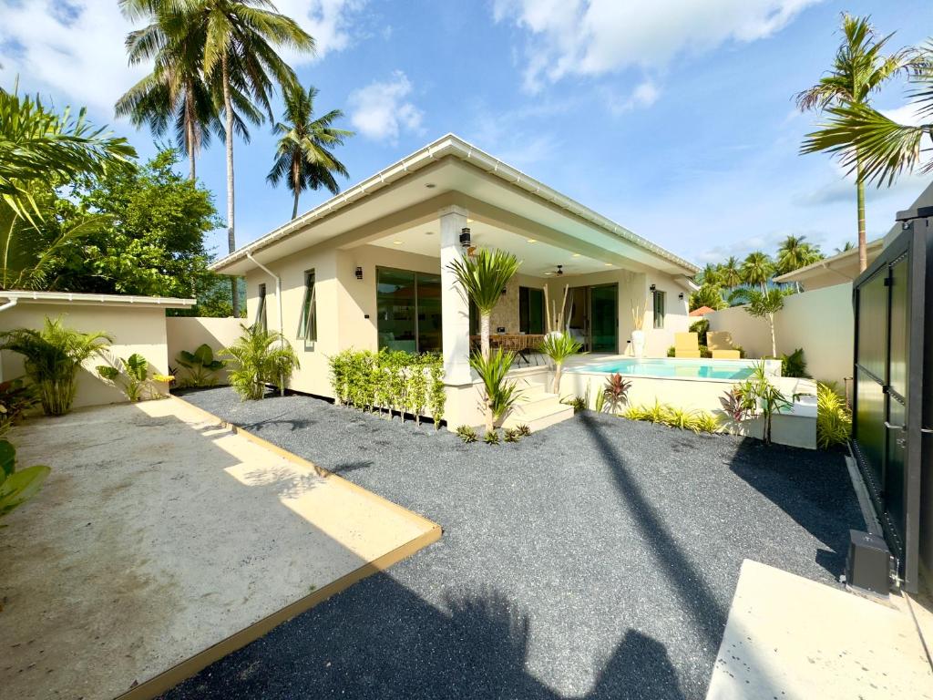 Taman di luar Karleya residence
