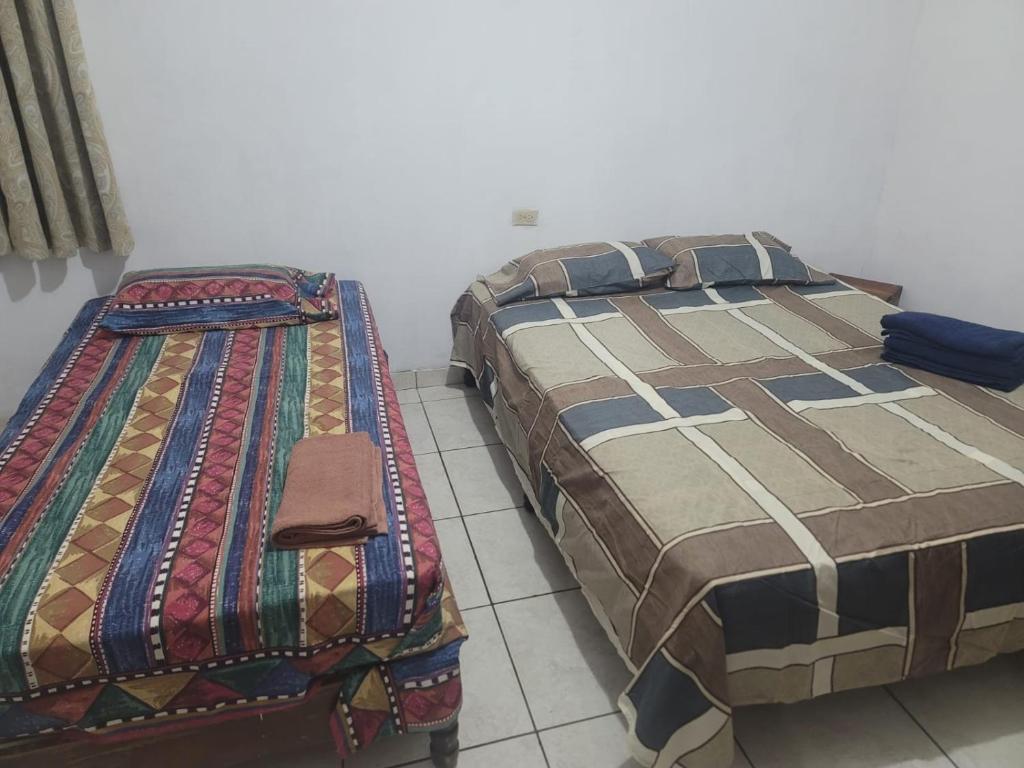 Postel nebo postele na pokoji v ubytování Hostal MURCIA