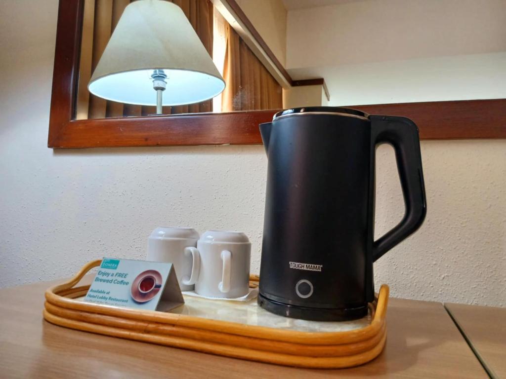 Příslušenství pro přípravu čaje a kávy v ubytování Dohera Hotel