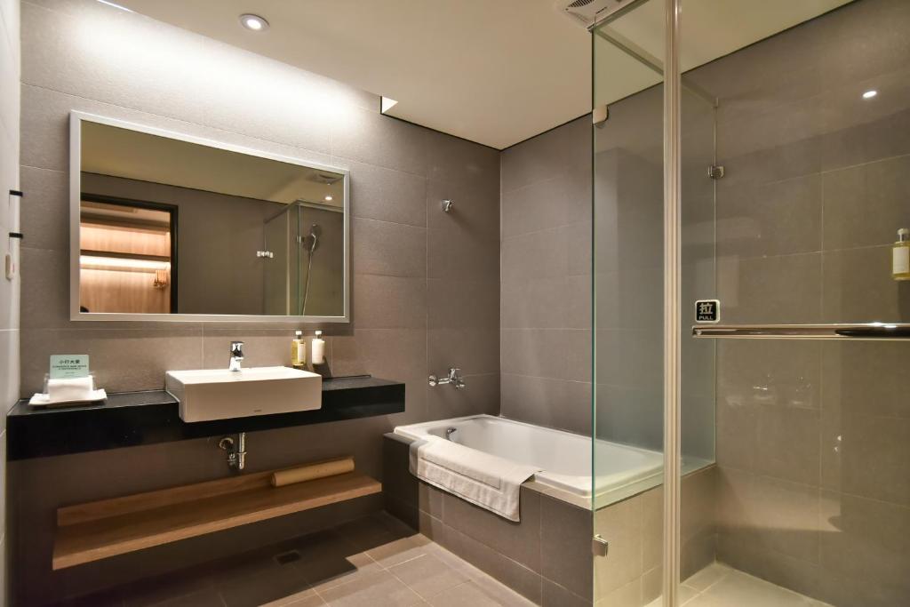 Ένα μπάνιο στο Holiday Inn Taoyuan Airport by IHG