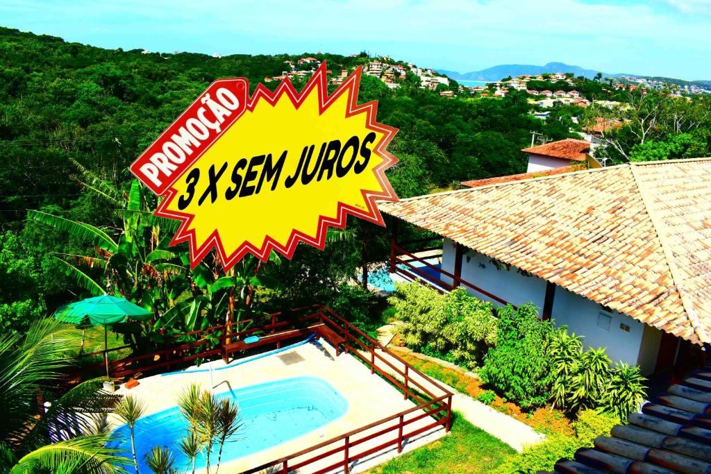an overhead view of a resort with a swimming pool at pousada CASA 29 BÚZIOS in Búzios