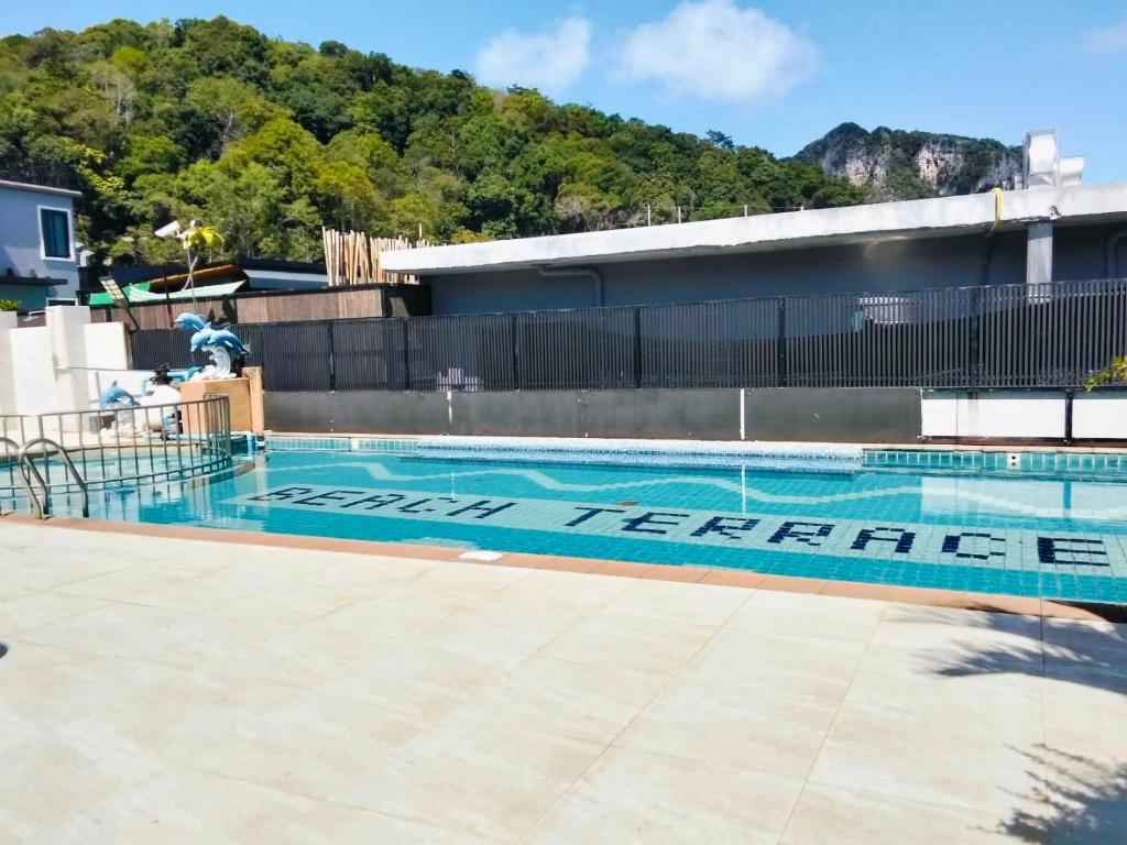 A piscina localizada em Days Inn by Wyndham Aonang Krabi ou nos arredores