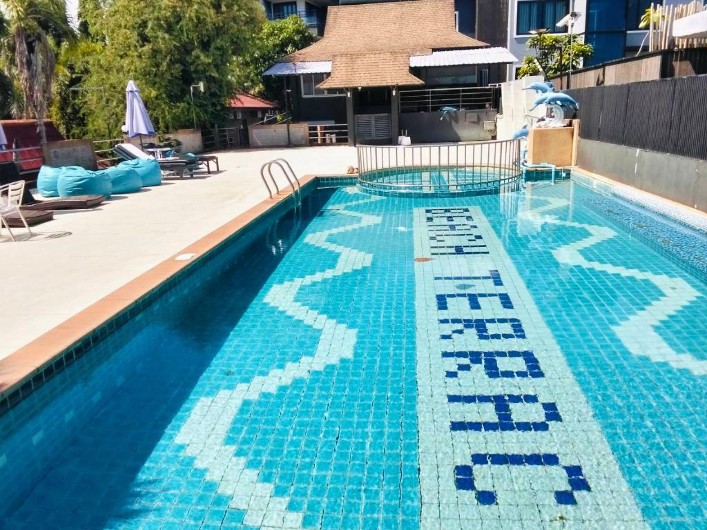A piscina localizada em Days Inn by Wyndham Aonang Krabi ou nos arredores