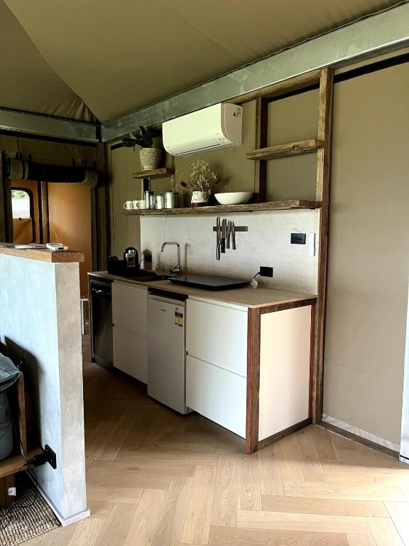 Kuchyň nebo kuchyňský kout v ubytování Yarrawa Retreat