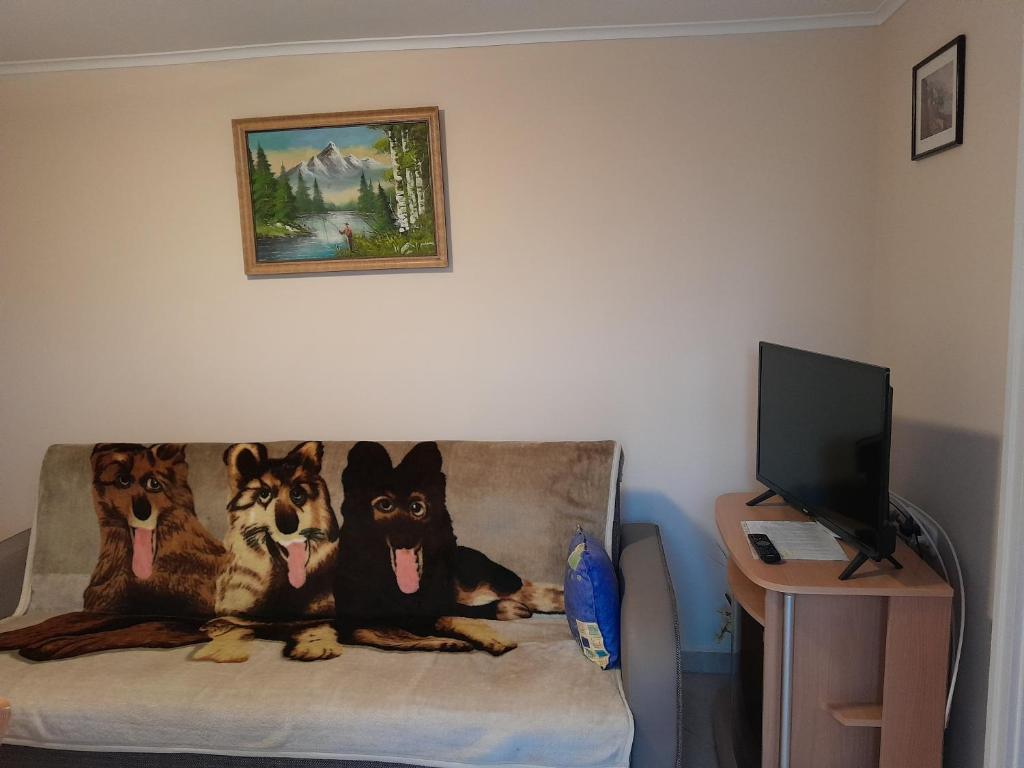 A television and/or entertainment centre at Ildiko Appertements