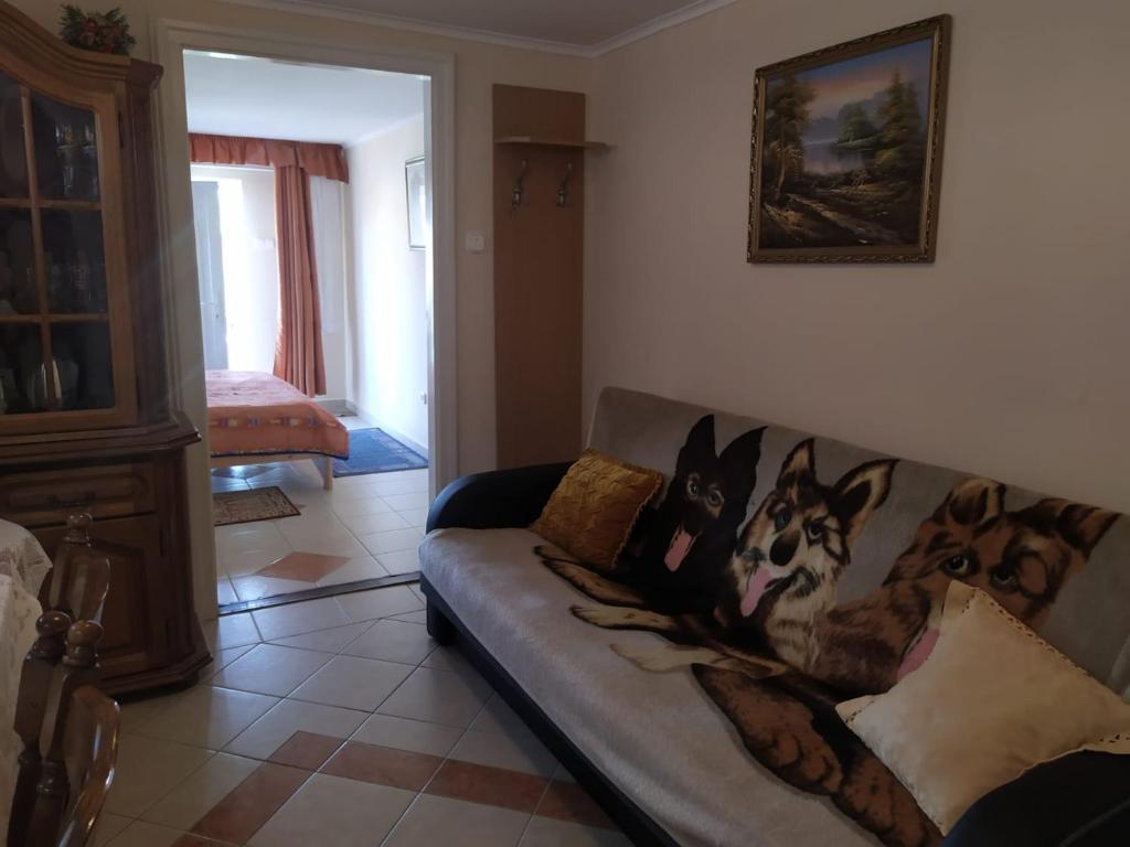 A seating area at Ildiko Appertements