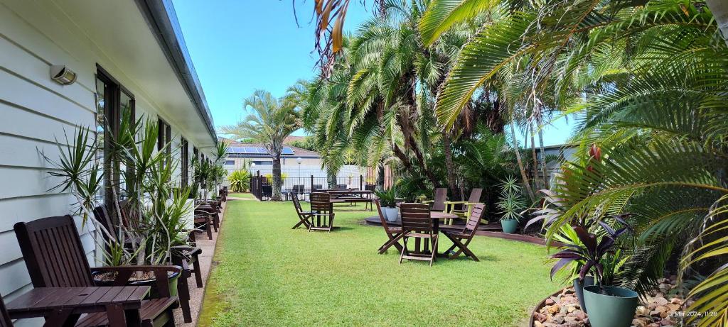 Zahrada ubytování Pacific Palms Motor Inn