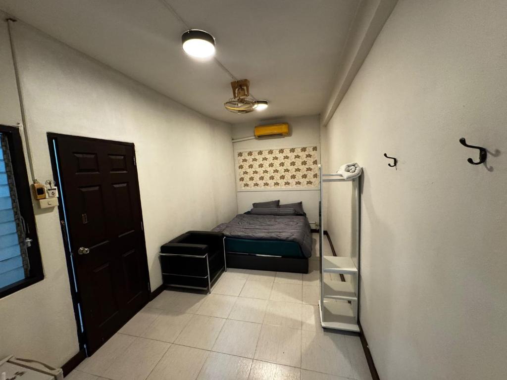 Postel nebo postele na pokoji v ubytování W33d Gallery Pattaya