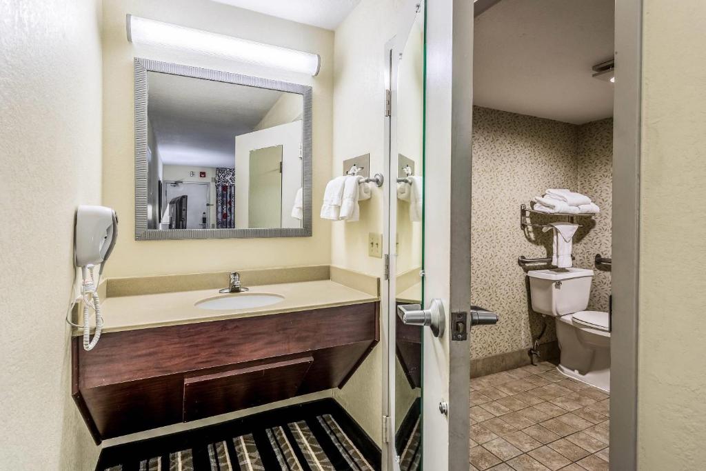 Clarion Pointe Huntsville Research Park photo