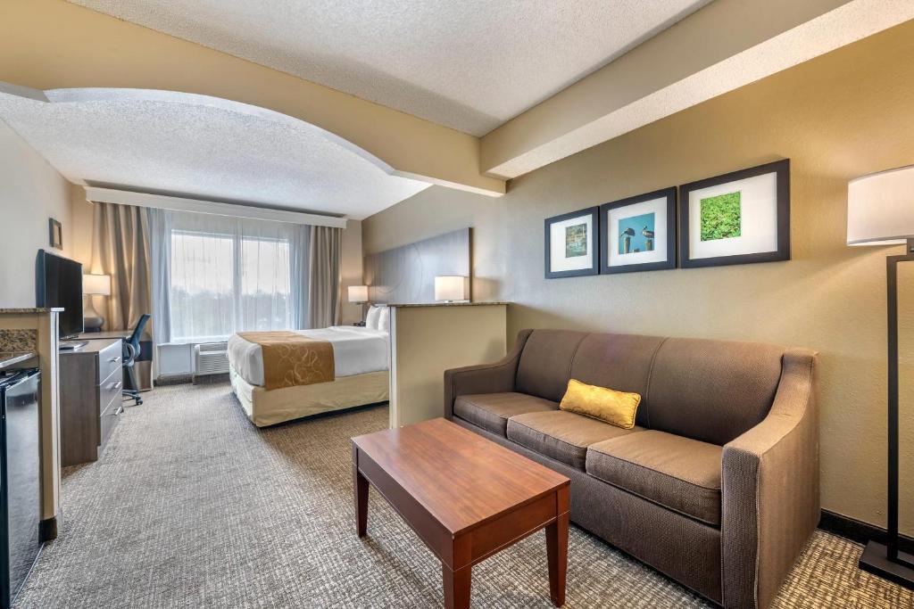 Comfort Suites Sawgrass - 