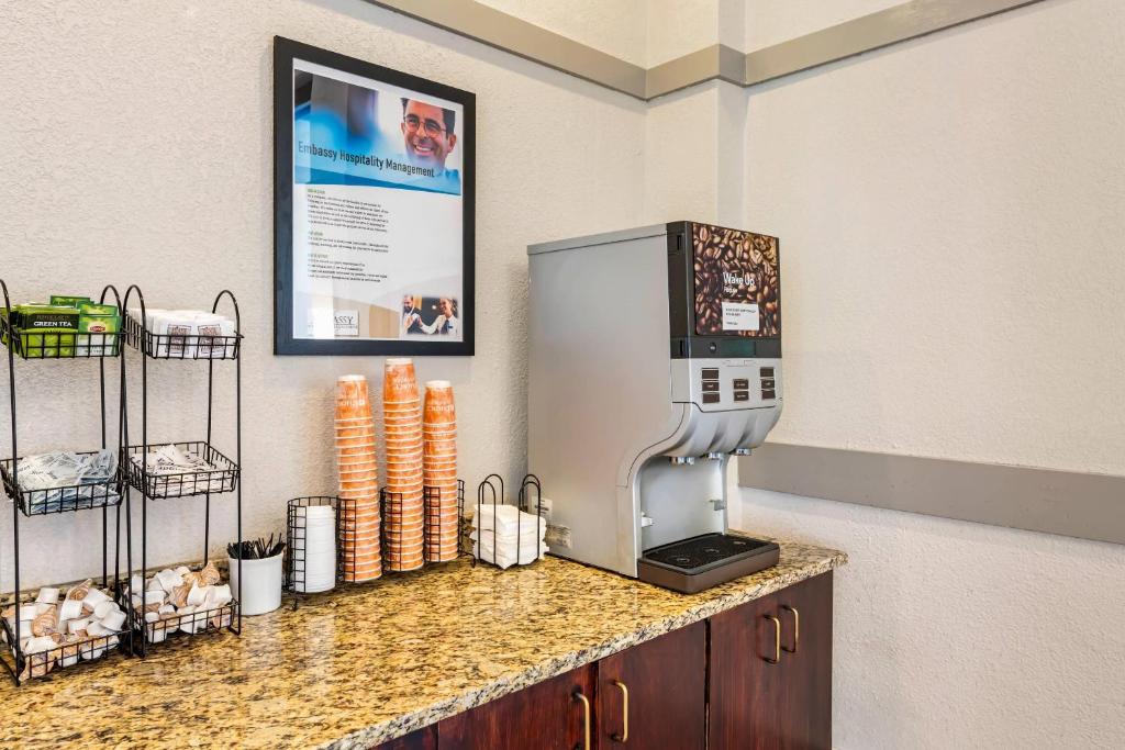 Kuchyň nebo kuchyňský kout v ubytování Comfort Inn MSP Airport - Mall of America