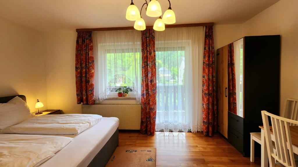 Postel nebo postele na pokoji v ubytování Zimmervermietung Stocker