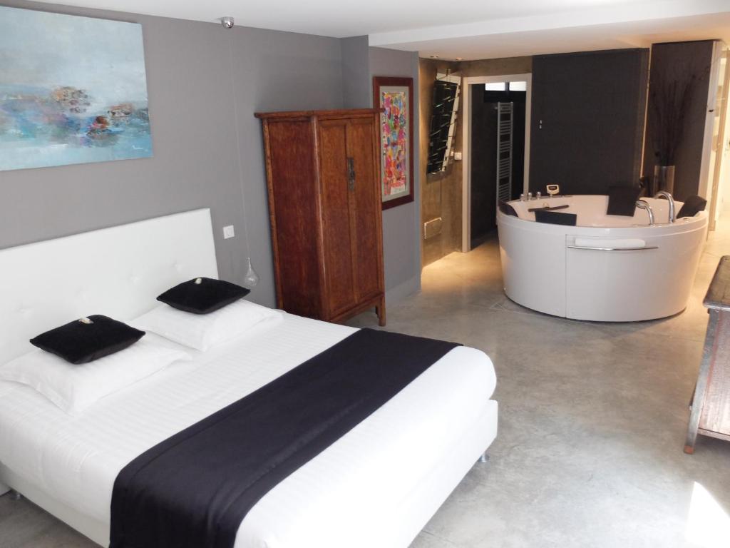 Postel nebo postele na pokoji v ubytování Be Loft B&B Pool & Spa