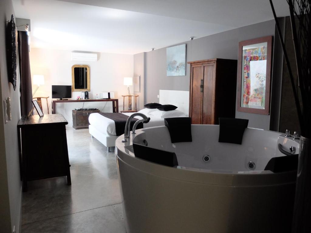 Postel nebo postele na pokoji v ubytování Be Loft B&B Pool & Spa