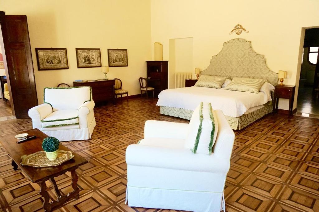 Postel nebo postele na pokoji v ubytování Palazzo Mantua Benavides Suites & Apartments