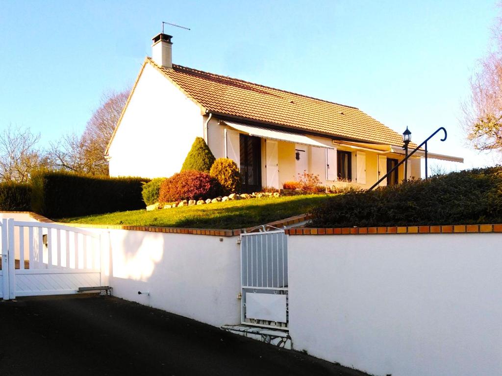 a white house with a white fence in front of it at Maison située aux confins de la Vallée du Loir in Le Lude