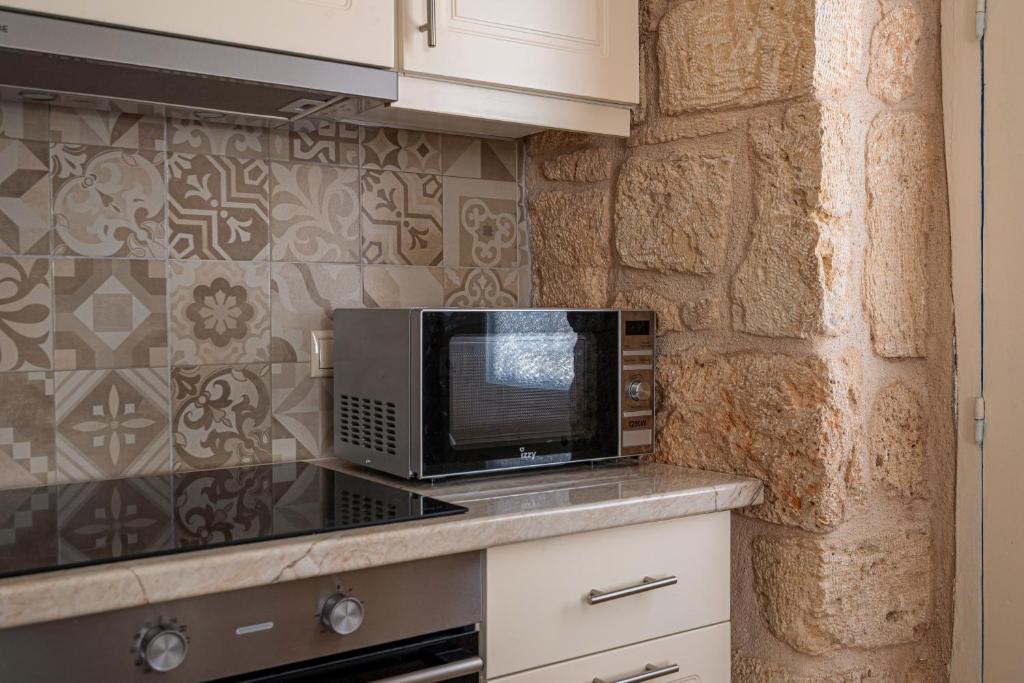 Kuchyň nebo kuchyňský kout v ubytování gdk house in the heart of Aegina