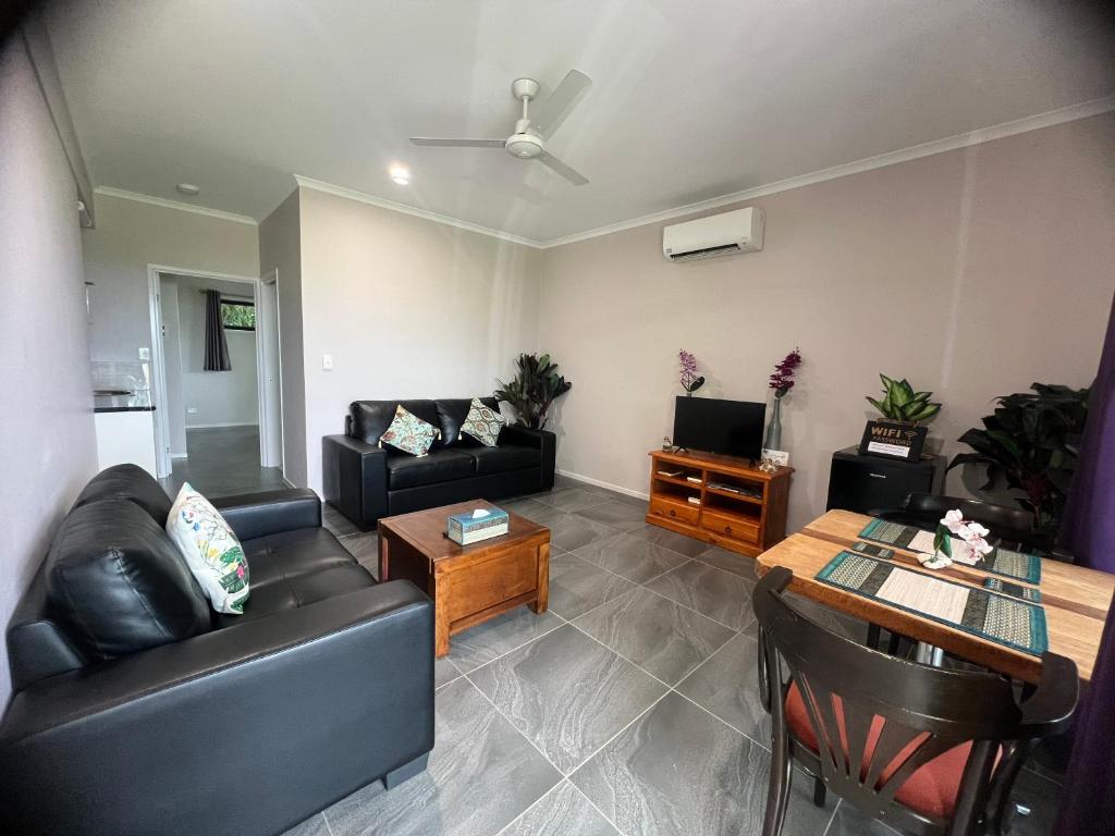 Posezení v ubytování The Orchid Suite - Apartment in Cooktown