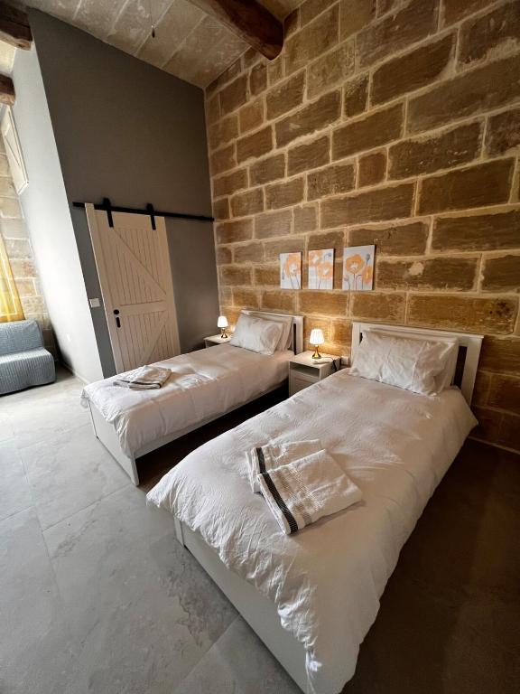 Postel nebo postele na pokoji v ubytování Peonja Suite