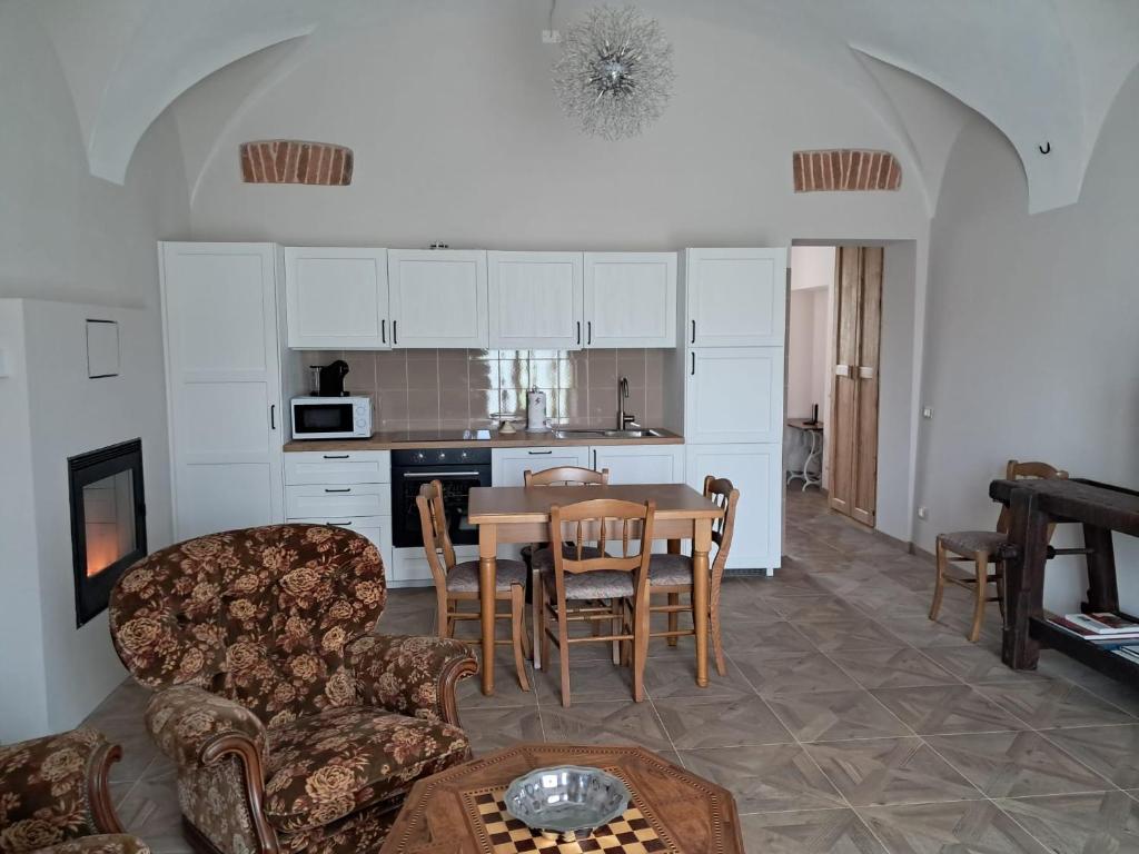 a kitchen and dining room with a table and chairs at Il vecchio portone, Zubiena, BI in Borriana
