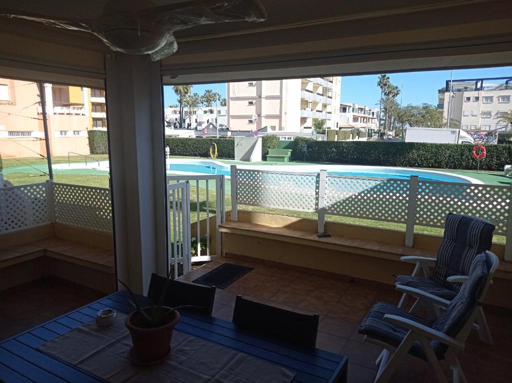 Bazén v ubytování Los Juncos Solo Familias Serviplaya nebo v jeho okolí