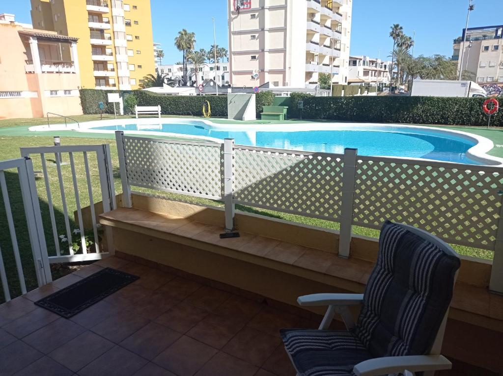 Bazén v ubytování Los Juncos Solo Familias Serviplaya nebo v jeho okolí