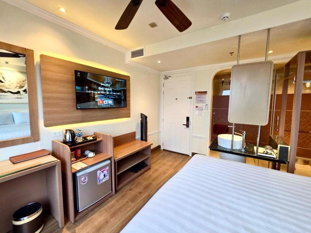 Postel nebo postele na pokoji v ubytování Tulip Hotel 2