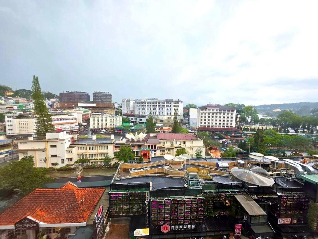 Nespecifikovaný výhled na destinaci Dalat nebo výhled na město při pohledu z hotelu