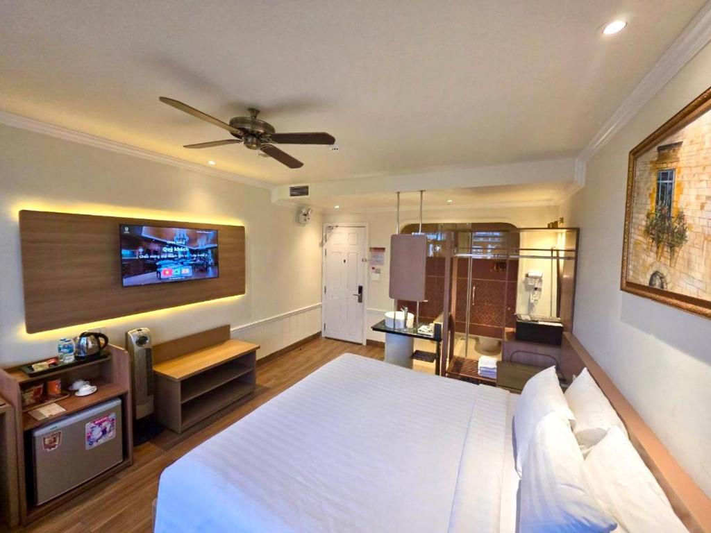 Postel nebo postele na pokoji v ubytování Tulip Hotel 2