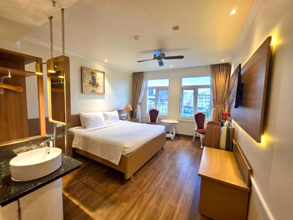 Postel nebo postele na pokoji v ubytování Tulip Hotel 2