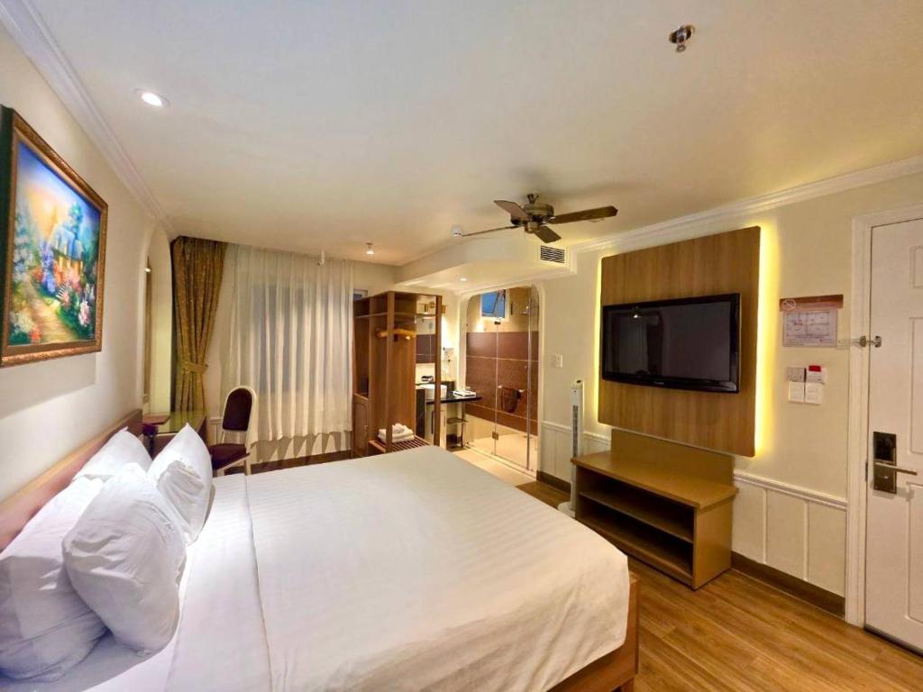 Postel nebo postele na pokoji v ubytování Tulip Hotel 2
