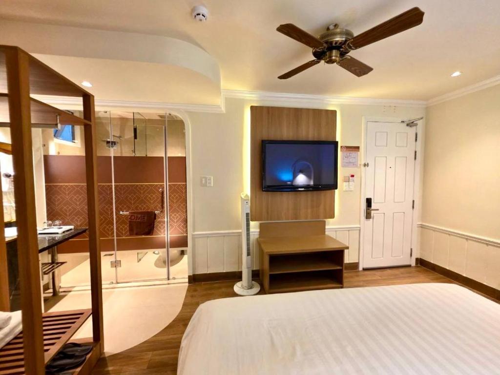Postel nebo postele na pokoji v ubytování Tulip Hotel 2