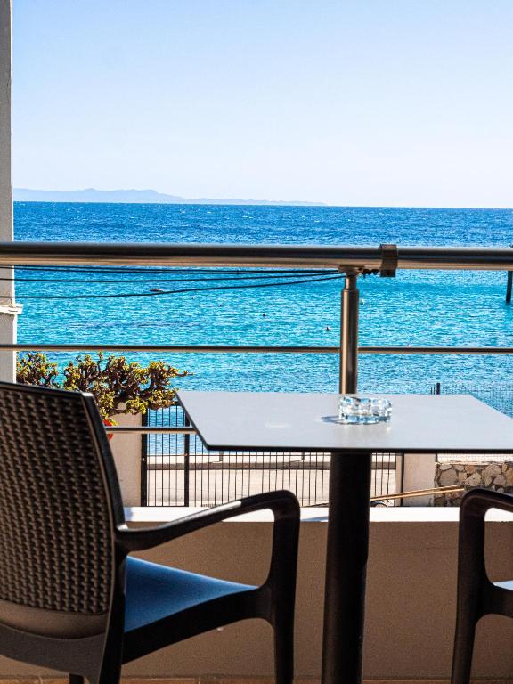 Endless Blue Himara