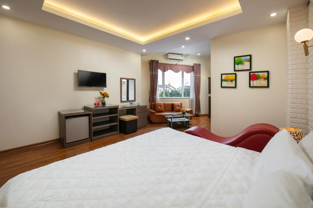 Postel nebo postele na pokoji v ubytování New Airport NoiBai Hotel
