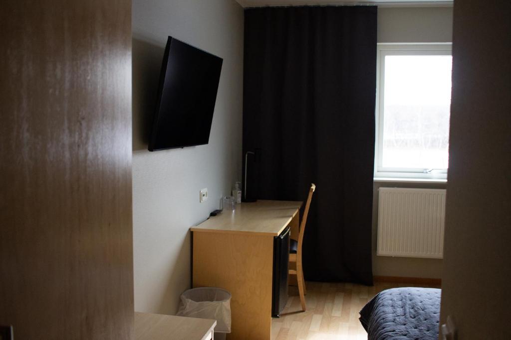 TV a/nebo společenská místnost v ubytování Hornavan Hotell