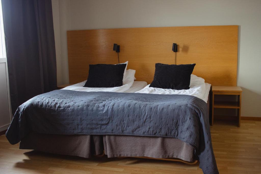 Postel nebo postele na pokoji v ubytování Hornavan Hotell