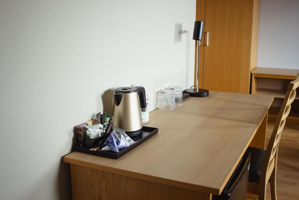 Příslušenství pro přípravu čaje a kávy v ubytování Hornavan Hotell