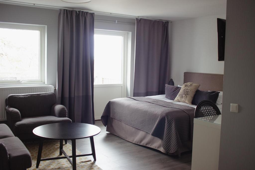 Postel nebo postele na pokoji v ubytování Hornavan Hotell
