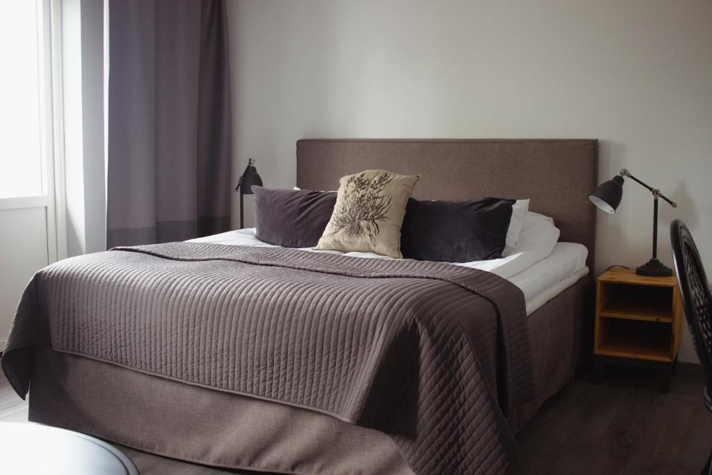 Postel nebo postele na pokoji v ubytování Hornavan Hotell