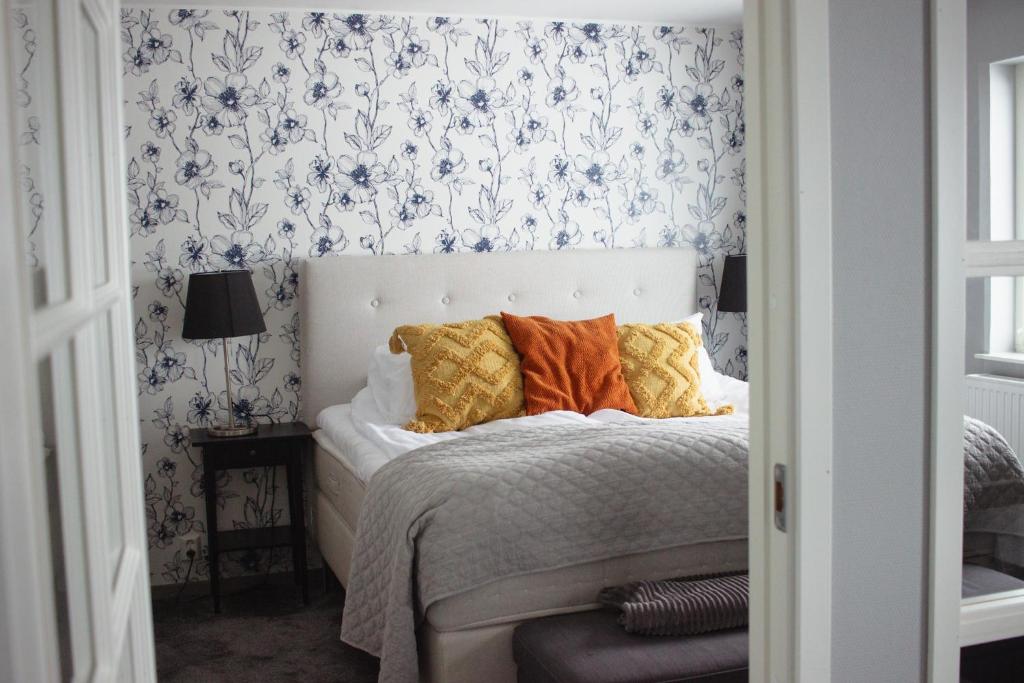 Postel nebo postele na pokoji v ubytování Hornavan Hotell