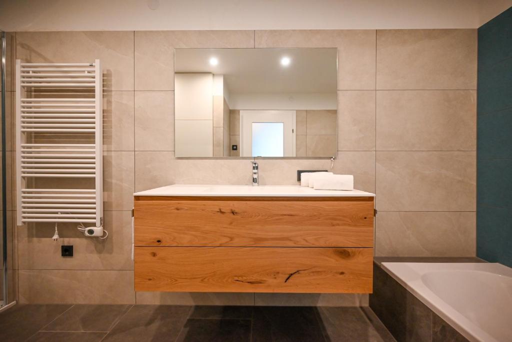 A bathroom at Domizil Thirteen - Sauna and glacier view
